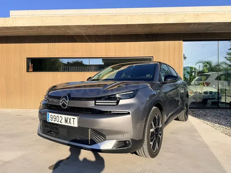 Usado Citroën C4 136 CV (100 kW) 2025 Gris / plata SUV