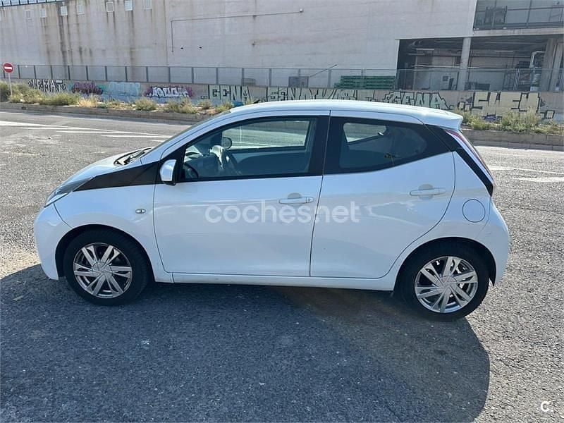 Blanco Usado 2015 Toyota Aygo X-play Utilitario | 8000 € (Buen precio) - Imagen 1/4
