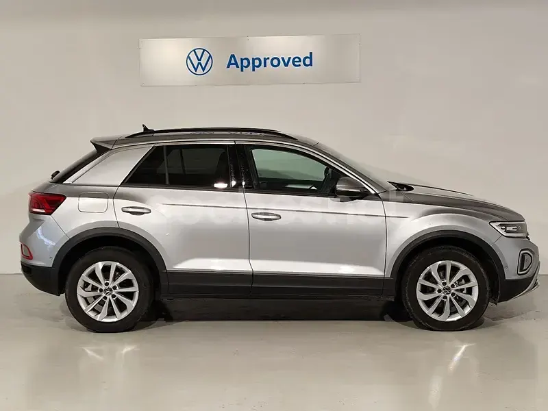 Usado VW T-Roc Life 150 CV (110 kW) 2024 Gris / plata SUV