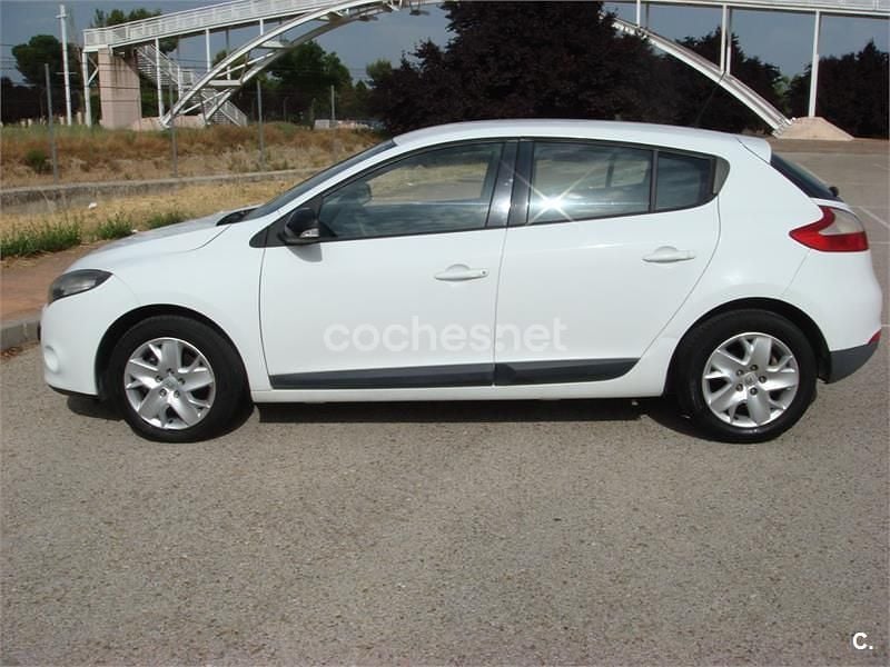 Usado Renault Mégane Authentique 90 CV (66 kW) 2012 Blanco Berlina