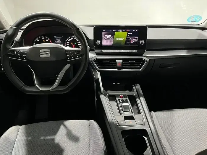 Usado Seat Leon Style 150 CV (110 kW) 2024 Blanco