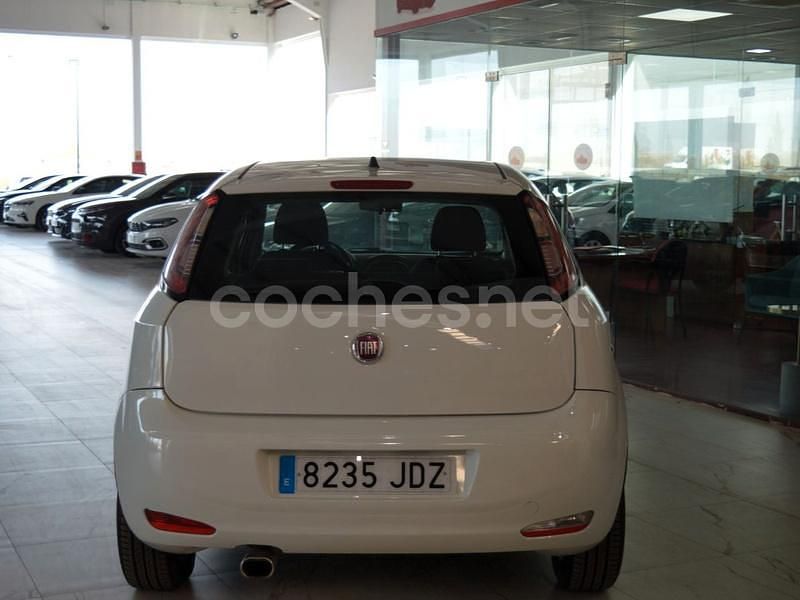 Usado Fiat Punto Easy 75 CV (55 kW) 2015 Blanco Berlina