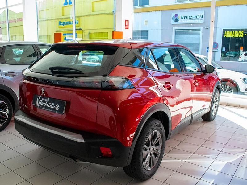 Usado Peugeot 2008 Active 100 CV (73 kW) 2021 Rojo SUV