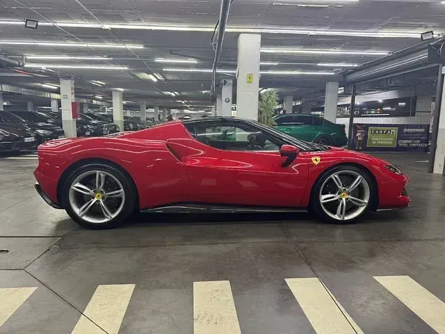 Usado Ferrari 296 830 CV (610 kW) 2024 Rojo Coupe