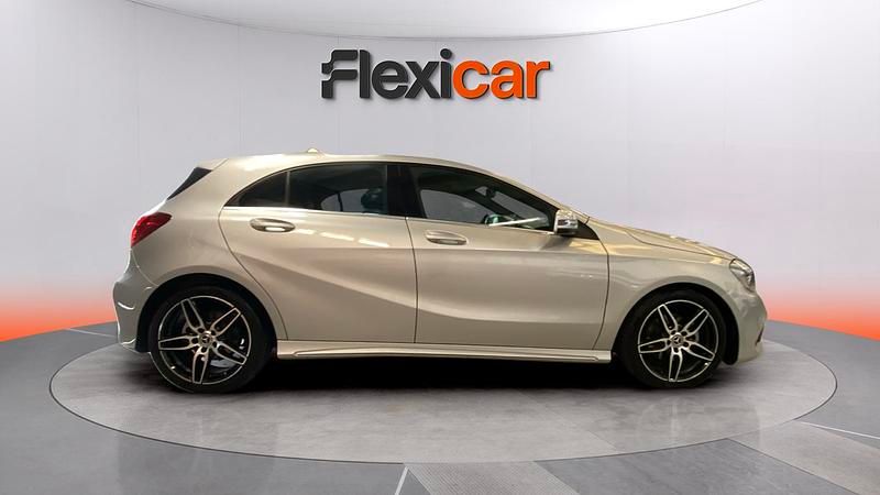 Usado Mercedes A180 122 CV (89 kW) 2018 Gris Utilitario