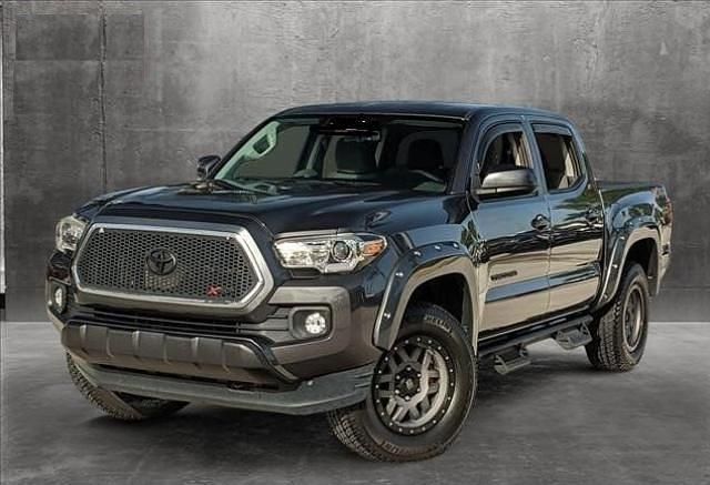 Usado Toyota Tacoma SR5 278 CV (204 kW) 2017 Gris Pickup/Camioneta