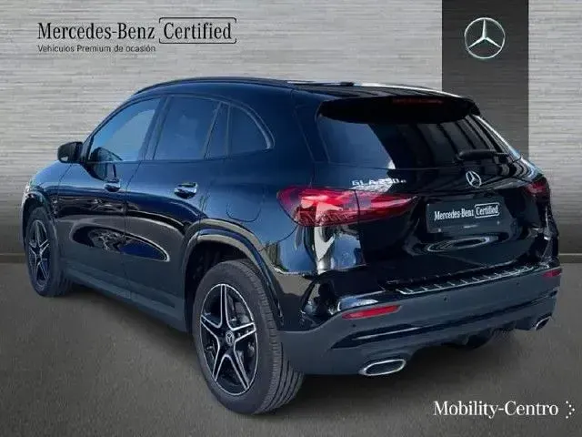Usado Mercedes GLA250 218 CV (160 kW) 2024 Negro SUV