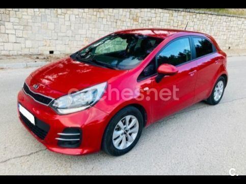 Rojo Usado 2016 Kia Rio Berlina | 7999 € (Precio justo) - Imagen 1/4