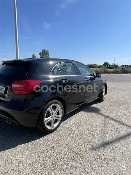 Usado Mercedes A180 Style 122 CV (89 kW) 2014 Negro Utilitario