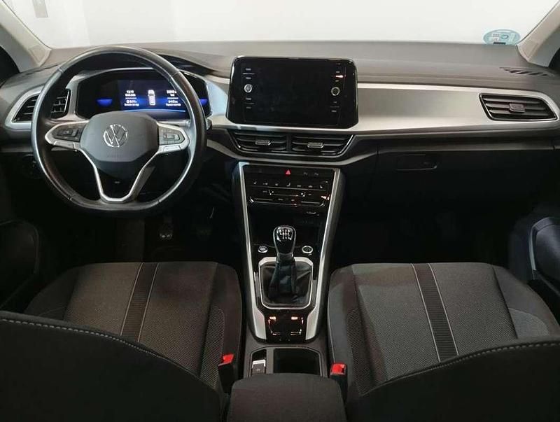 Usado VW T-Roc Life 110 CV (80 kW) 2024 Rojo SUV