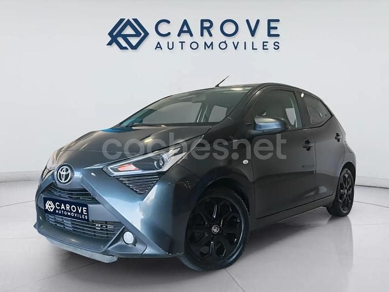 Gris / plata Usado 2019 Toyota Aygo X-play Utilitario | 9990 € (Precio justo) - Imagen 1/4