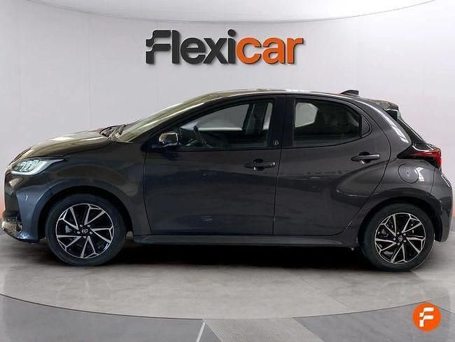 Usado Toyota Yaris Hybrid Plus 116 CV (85 kW) 2022 Gris Berlina