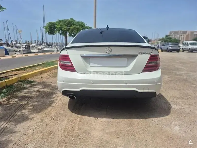 Usado Mercedes C200 Avantgarde 136 CV (100 kW) 2011 Blanco Berlina