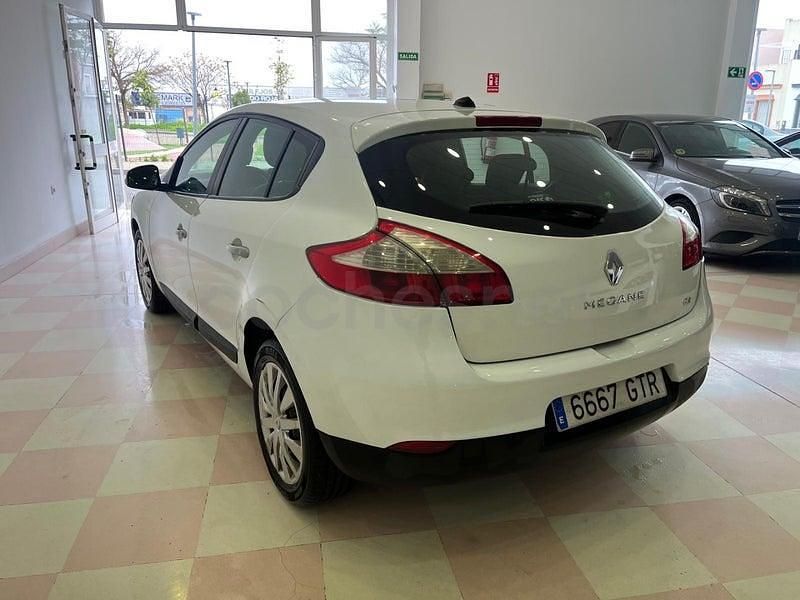 Begagnad Renault Mégane 105 HK (77 kW) 2010 Vit Sedan