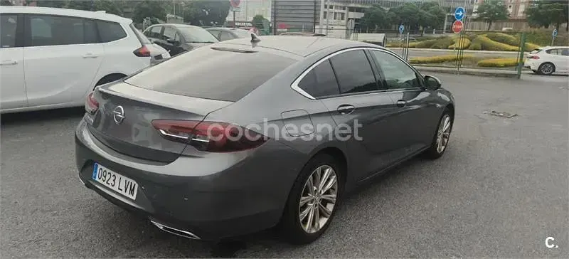 Usado Opel Insignia Business Elegance 200 CV (147 kW) 2021 Gris / plata Berlina