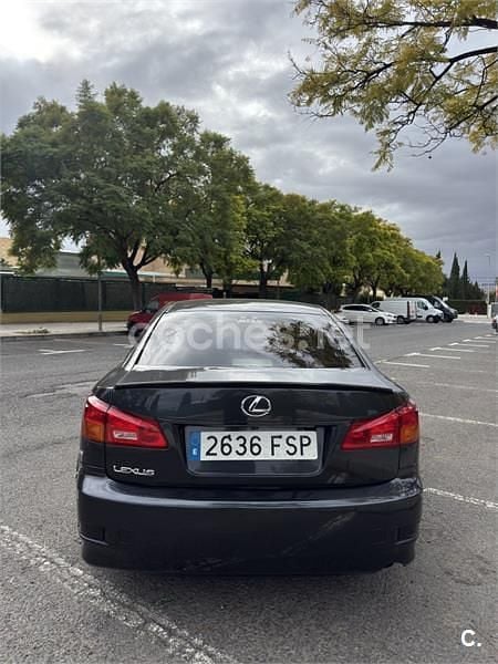 Usado Lexus IS220d Luxury Line 177 CV (130 kW) 2007 Gris / plata Berlina