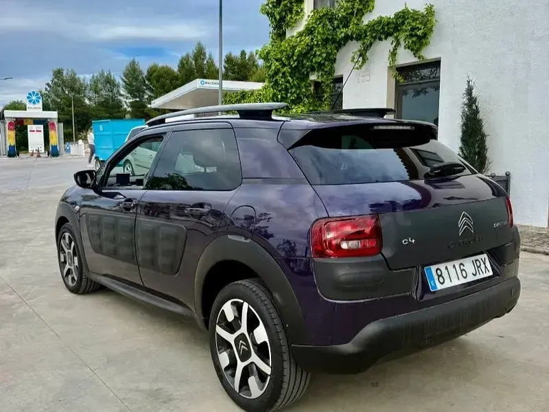 Usado Citroën C4 Feel 100 CV (73 kW) 2017 Violeta / lila Berlina