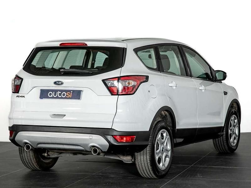 Usado Ford Kuga Trend 120 CV (88 kW) 2019 Blanco SUV