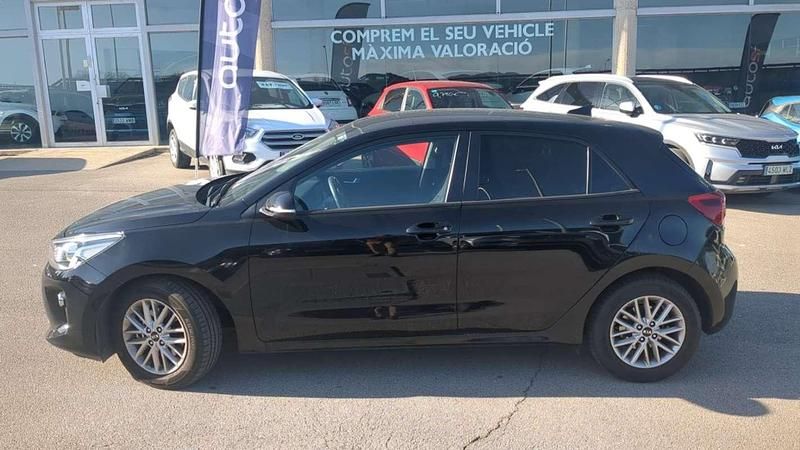 Usado Kia Rio 101 CV (74 kW) 2019 Negro Utilitario