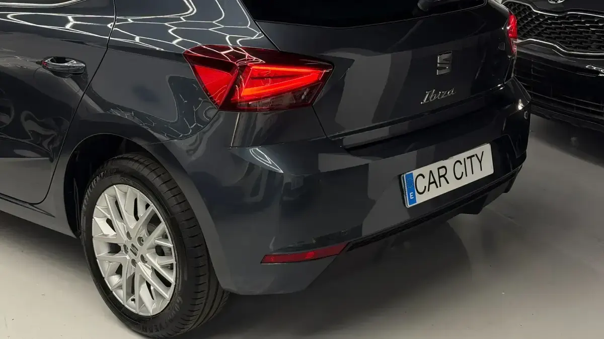 Usado Seat Ibiza XCELLENCE 115 CV (84 kW) 2025 Gris / plata Utilitario