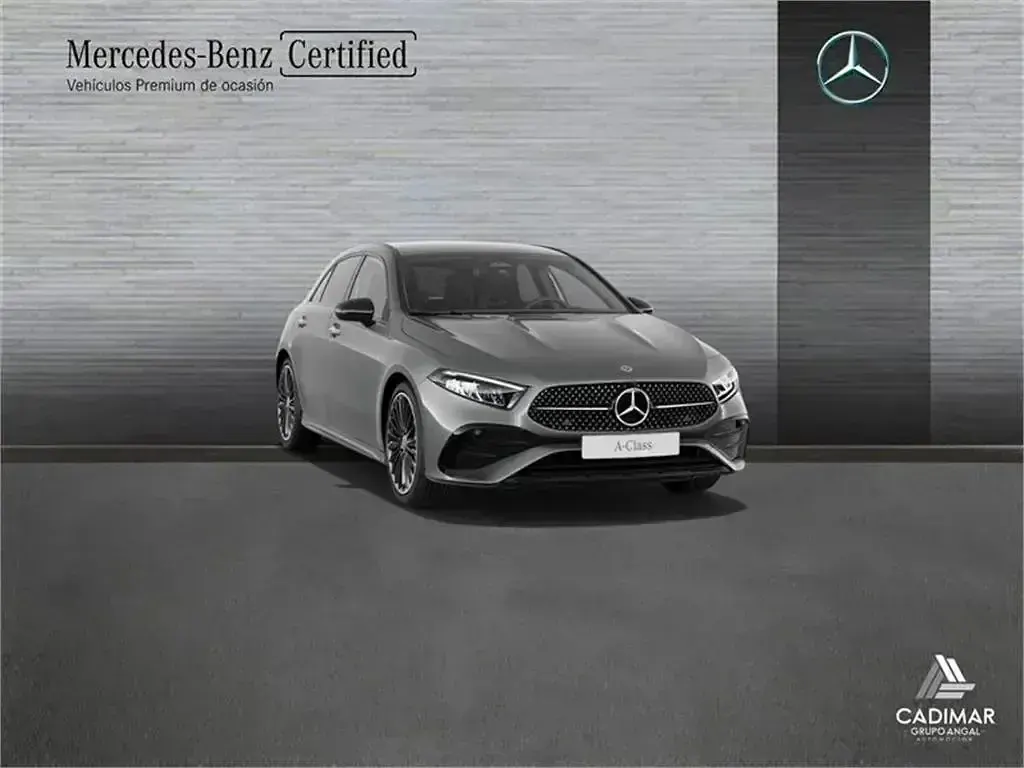 Usado Mercedes A180 136 CV (100 kW) 2025 Gris montaña Berlina