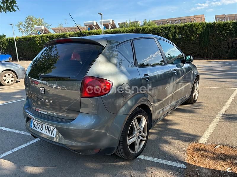 Usado Seat Altea Style 125 CV (91 kW) 2013 Gris / plata Monovolumen