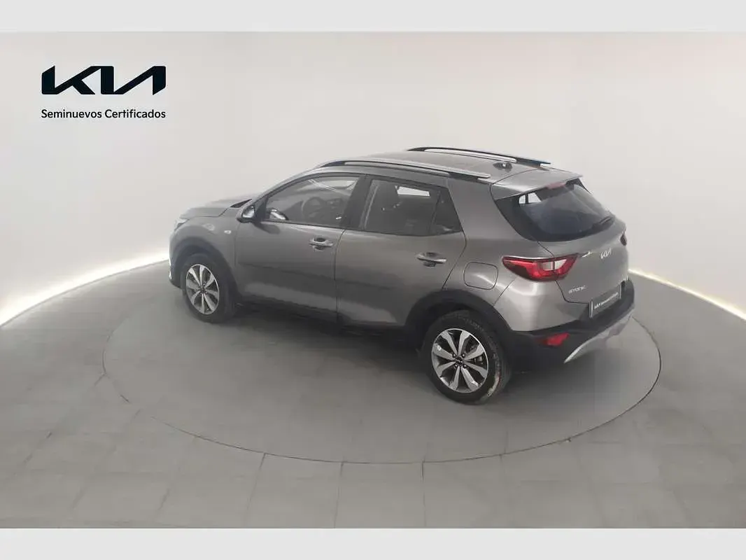 Käytetty Kia Stonic 79 HP (58 kW) 2024 Harmaa Katumaasturi