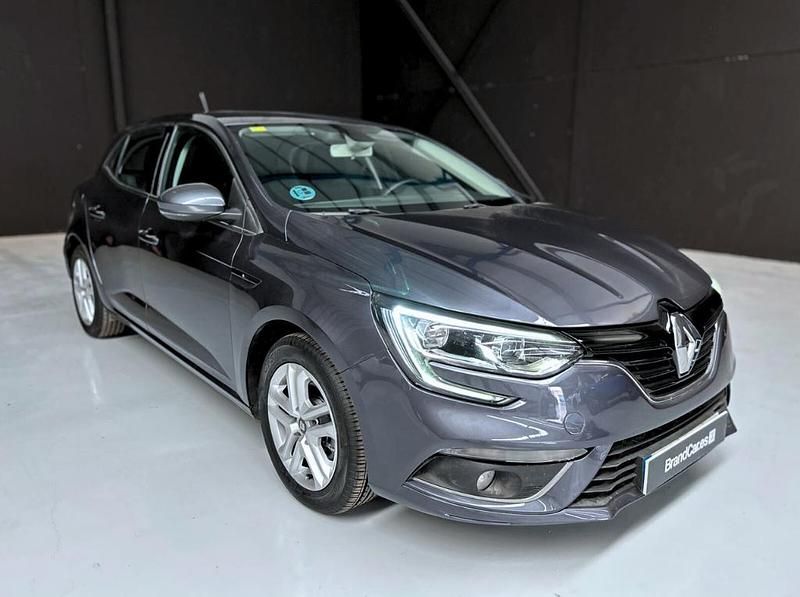 Usado Renault Mégane IV Business 95 CV (69 kW) 2020 Gris Berlina