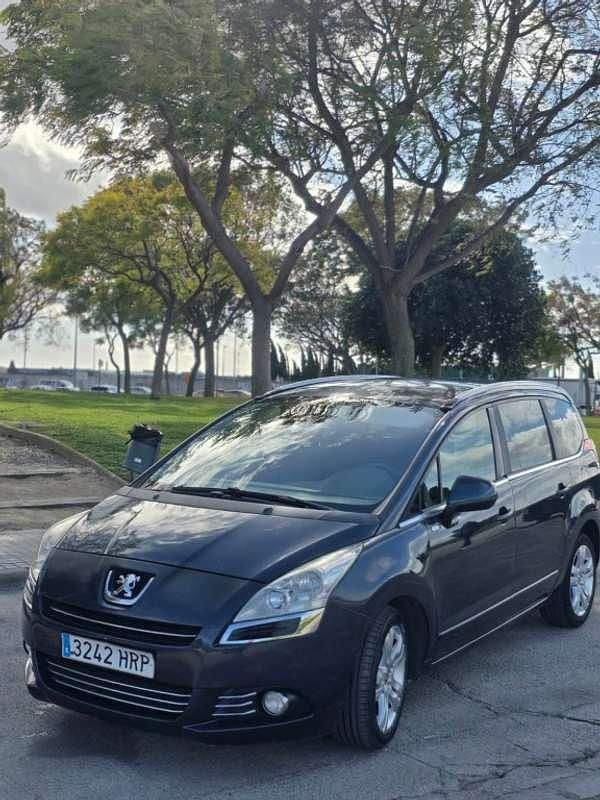 Usado Peugeot 5008 Style 114 CV (83 kW) 2013 Gris Monovolumen