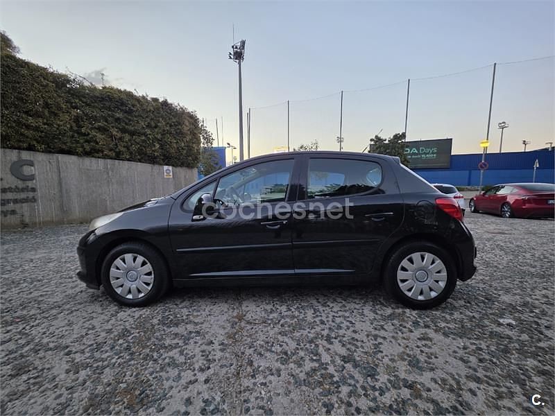 Usado Peugeot 207 90 CV (66 kW) 2006 Negro Berlina