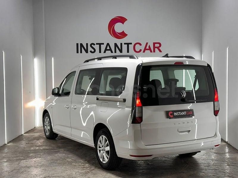 Usado VW Caddy Maxi 102 CV (75 kW) 2021 Blanco Monovolumen