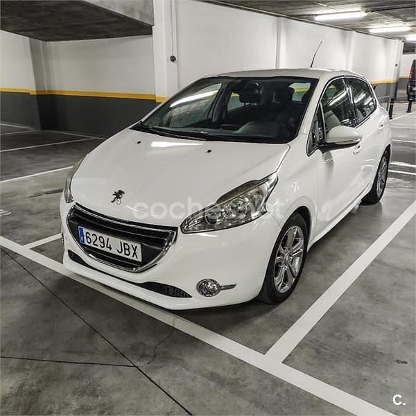 Usado Peugeot 208 Allure 92 CV (67 kW) 2014 Blanco Utilitario