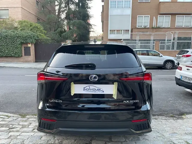 Usado Lexus NX300h Sport Line 197 CV (144 kW) 2021 Negro SUV
