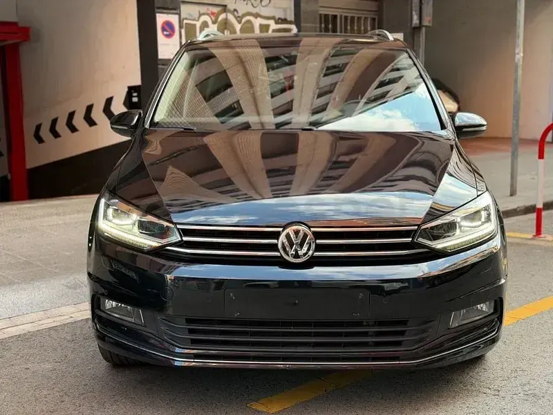 Usado VW Touran Sportline 150 CV (110 kW) 2018 Negro Monovolumen