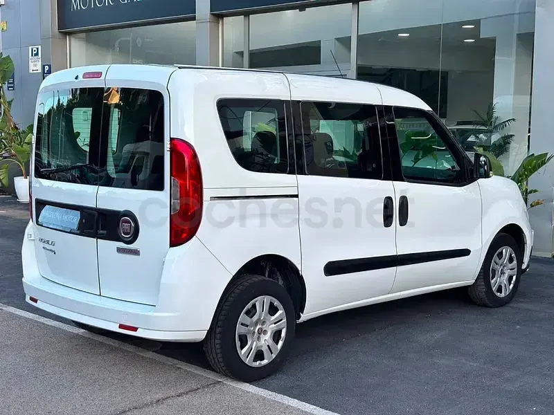 Usado Fiat Doblò Easy 90 CV (66 kW) 2017 Blanco Monovolumen