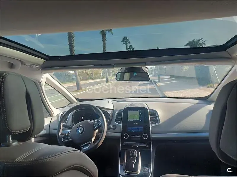 Usado Renault Espace Zen 130 CV (95 kW) 2017 Blanco Monovolumen
