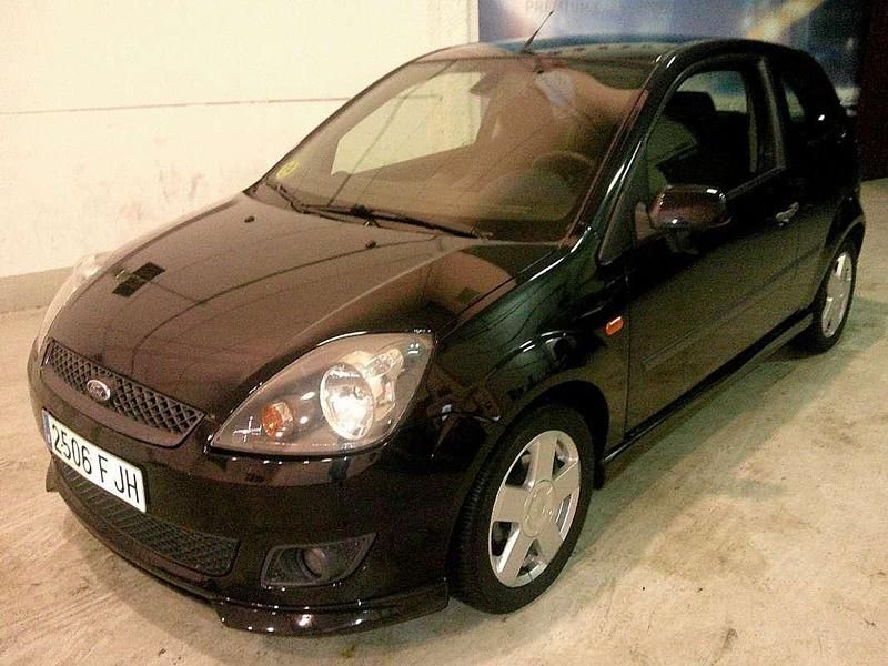 Negro Usado 2006 Ford Fiesta Utilitario | 3390 € (Precio justo) - Imagen 1/4