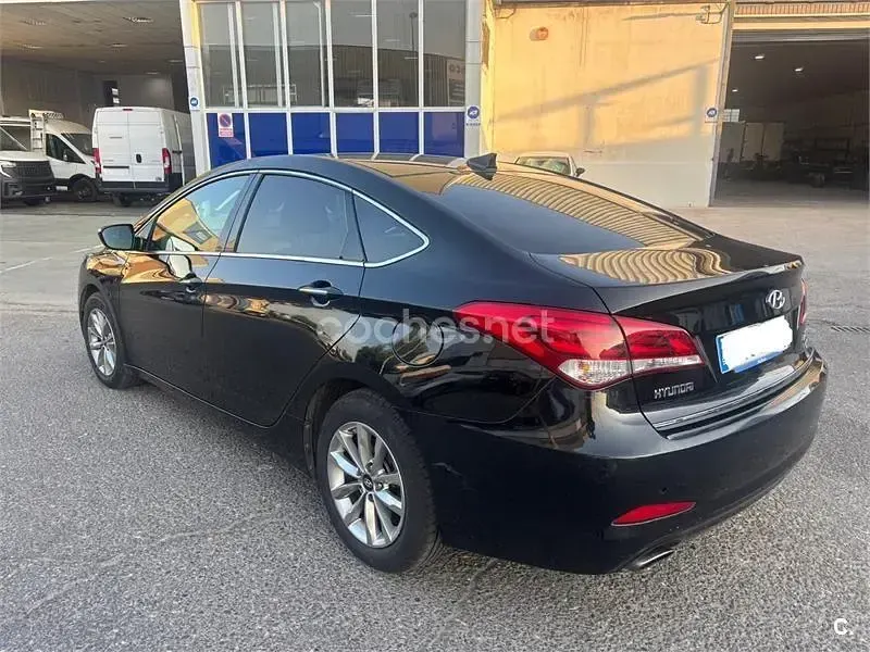 Usado Hyundai i40 141 CV (103 kW) 2017 Negro Berlina