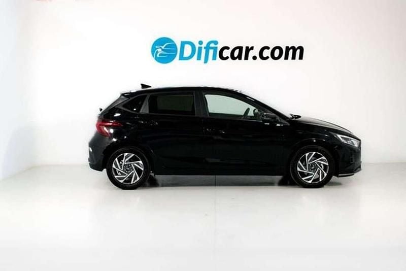 Usado Hyundai i20 102 CV (75 kW) 2024 Negro Berlina