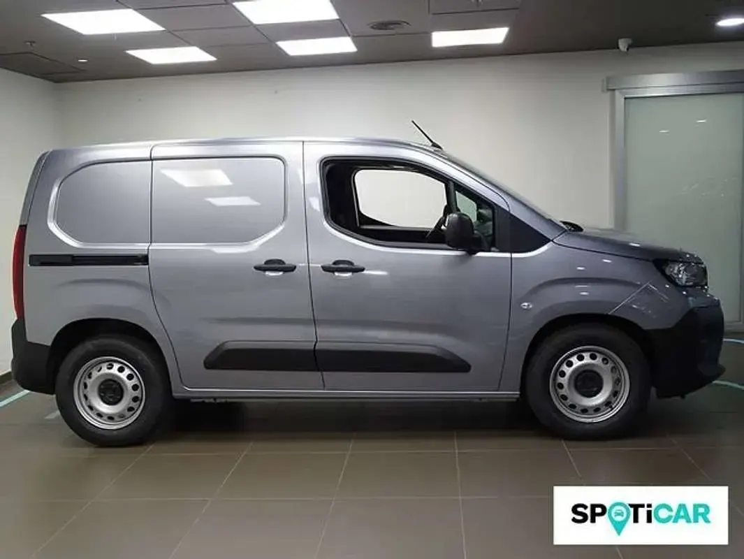 Usado Peugeot Partner 136 CV (100 kW) 2024 Gris Monovolumen