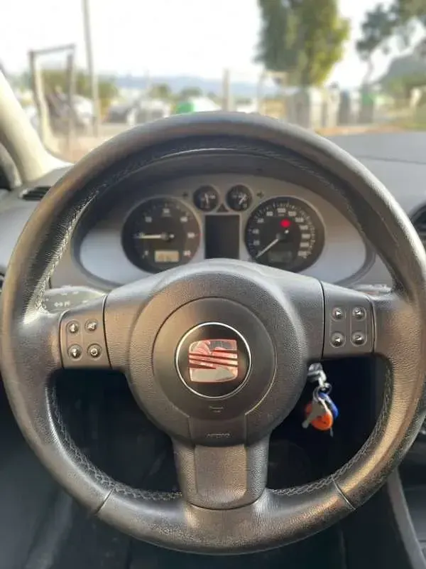 Usado Seat Ibiza 105 CV (77 kW) 2007 Negro Utilitario