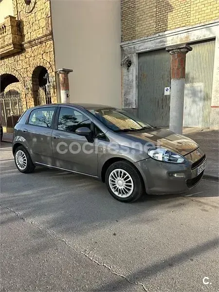 Usado Fiat Punto Pop 69 CV (50 kW) 2013 Gris / plata Utilitario