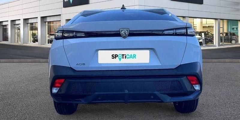 Usado Peugeot 408 Allure 136 CV (100 kW) 2024 Blanco