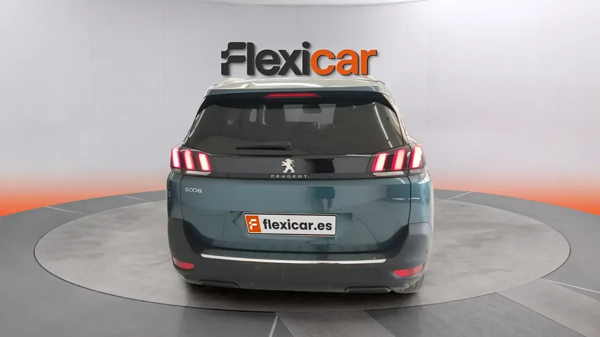 Usado Peugeot 5008 Allure 120 CV (88 kW) 2017 Verde Monovolumen