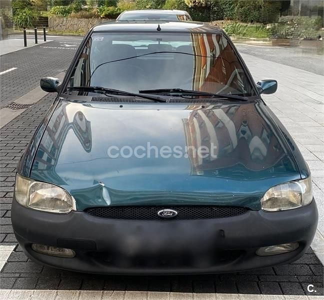 Usado Ford Escort 90 CV (66 kW) 1998 Verde Berlina