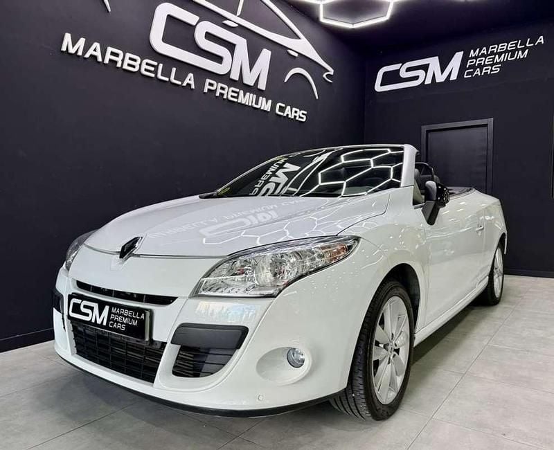 Blanco Usado 2012 Renault Mégane III Privilege Utilitario | 9990 € (Caro) - Imagen 1/4