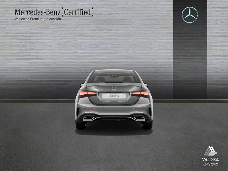Usado Mercedes A250 AMG line 218 CV (160 kW) 2024 Gris montaña Berlina