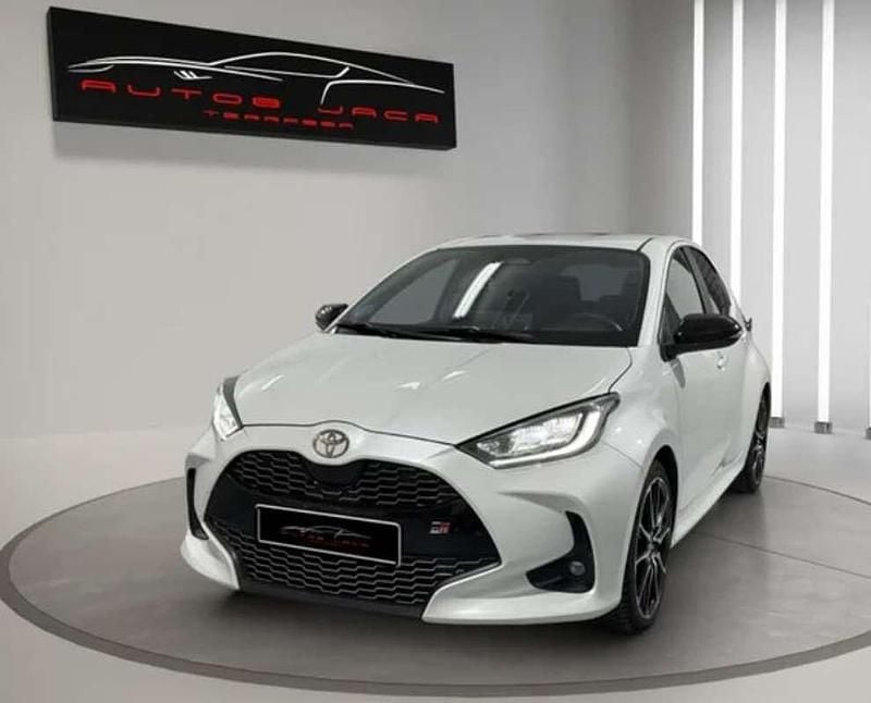 Usado 2024 Toyota Yaris Hybrid Sport Utilitario | 22.900 € (Precio justo) - Imagen 1/4