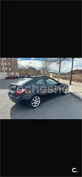 Usado Mercedes C220 143 CV (105 kW) 2004 Azul Berlina