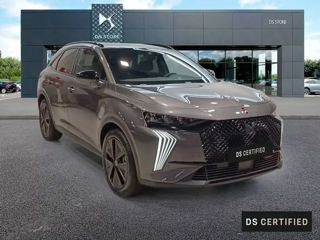 Usado DS Automobiles DS7 Crossback Performance 226 CV (166 kW) 2023 Gris SUV